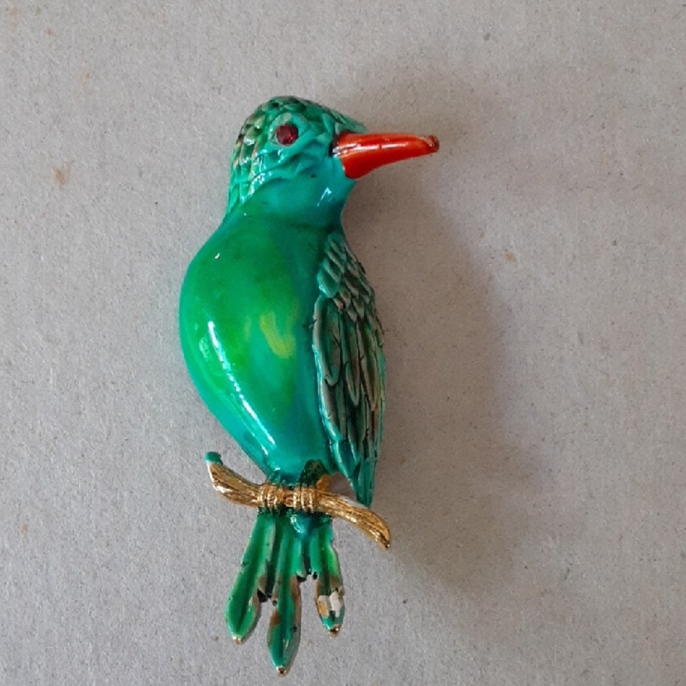 Vintage Green Enamel Bird Brooch with Gold Accent - Elegant Pet Bird Jewelry